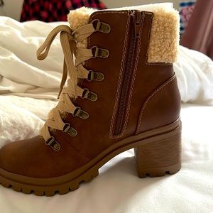 Vegan leather Sherpa material around ankle 3” heel